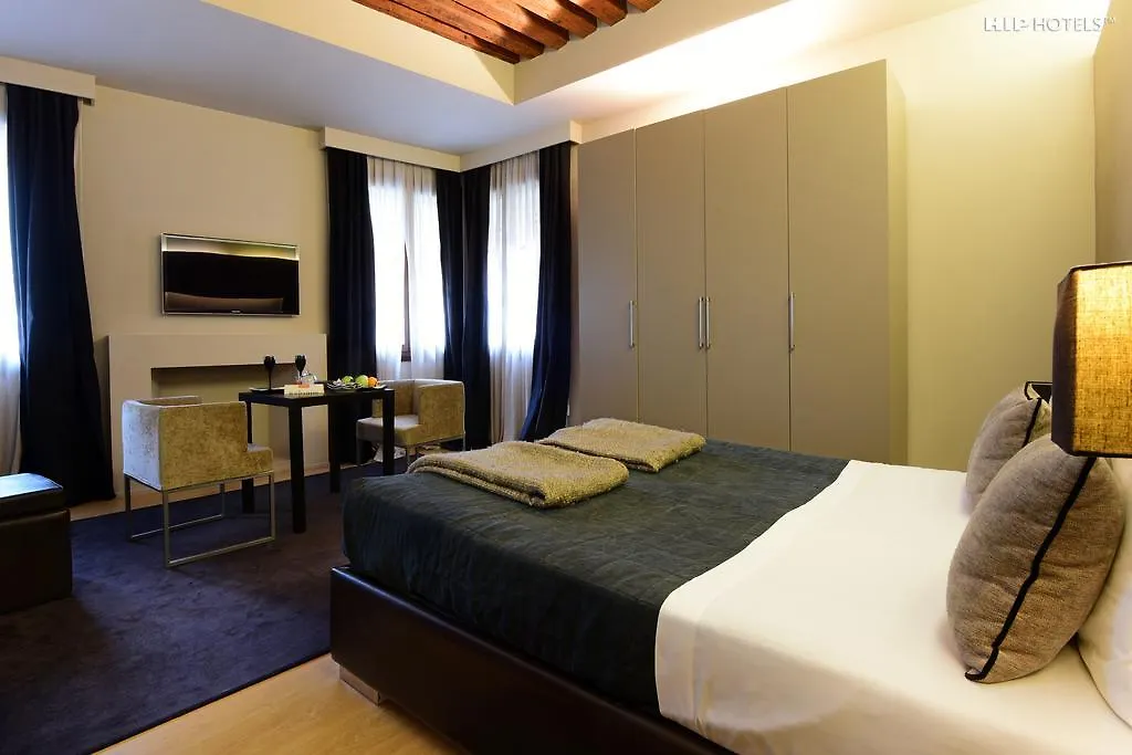Charming House Dd724 Hotel Venice 3*,  Italy